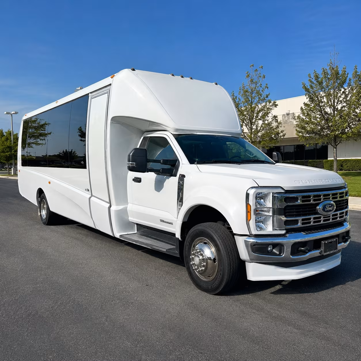 corporate shuttle buses along the simi valley 118 corridor