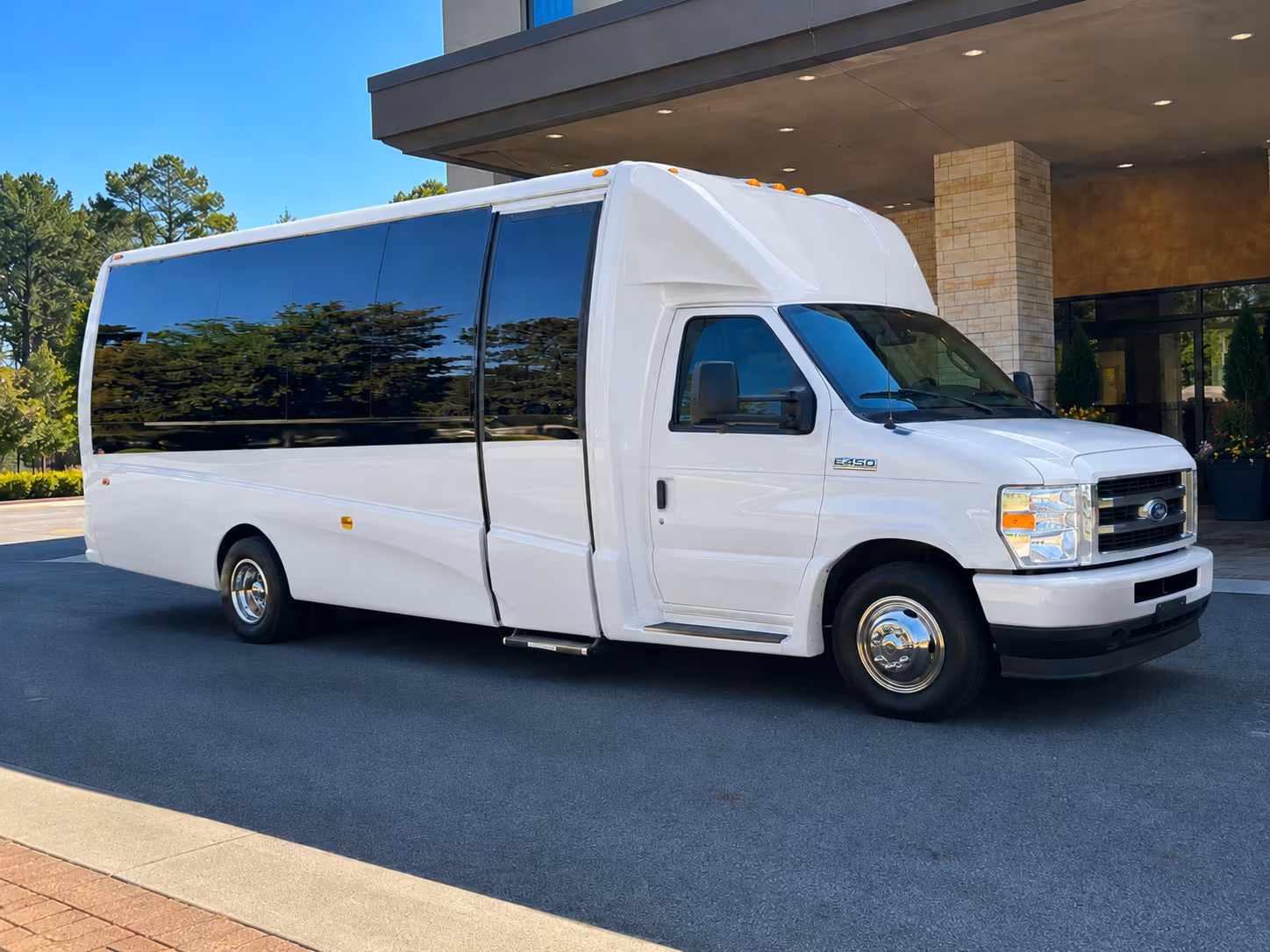 employee shuttle buses for simi valley commuters and business parks